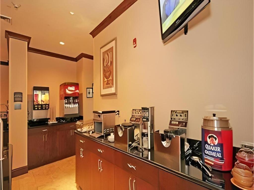 Staybridge Suites Newport News Zewnętrze zdjęcie